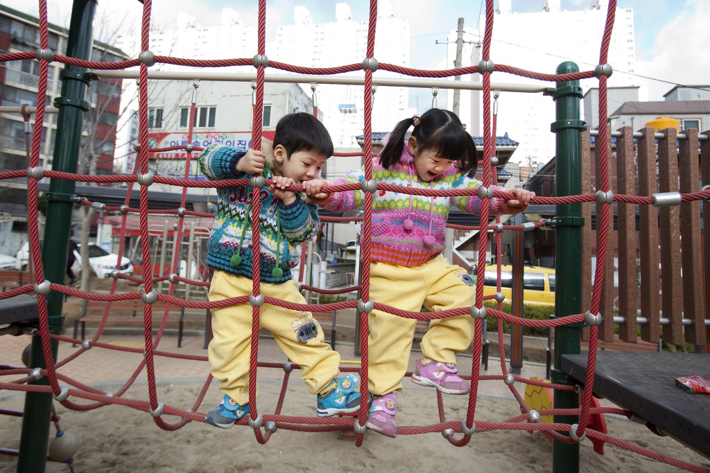 행복을 꿈꾸는 기적의 아이들 썸네일 이미지