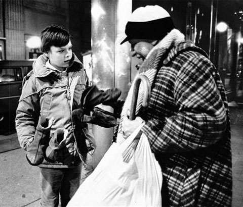 [어린이 모금가 ‘반디’를 만나다15] 기적을 낳은 ’11세 소년의 담요’ 썸네일 이미지