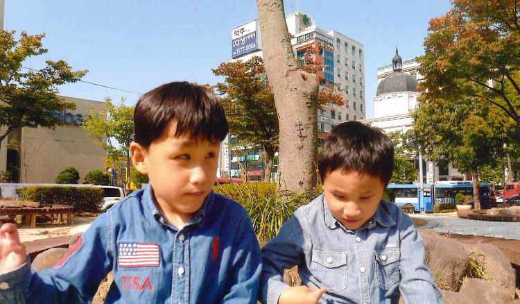 860g, 820g으로 태어난 동우와 동균, 조금씩 천천히 위로하며 살기 썸네일 이미지