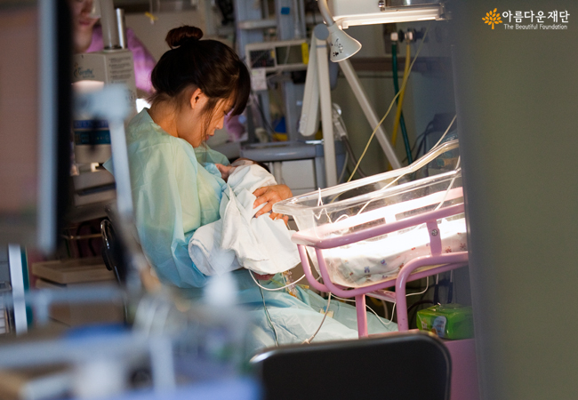 허락되지 않은 땅에서 사랑을 배우다_아민이르든 이른둥이 이야기 썸네일 이미지
