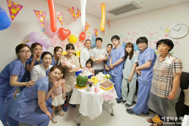 일곱 살 터울 ‘이른둥이 쌍둥이’ 네 자매 이야기 들어보실래요? _김민경 김민지 이른둥이 이야기 썸네일 이미지