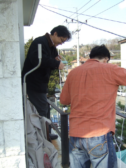 이들은 지금 무엇을 하고 있는가? : 재단은 응급구호 중 썸네일 이미지