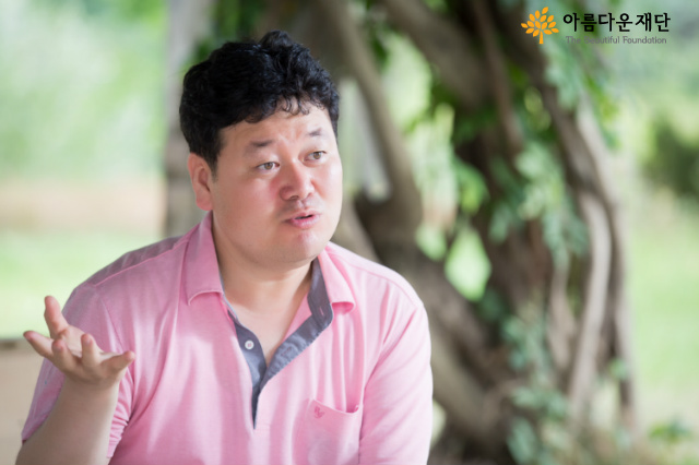 한 걸음 뒤에서, 꿈을 찾아가는 여정을 함께 합니다_최영찬 멘토 썸네일 이미지