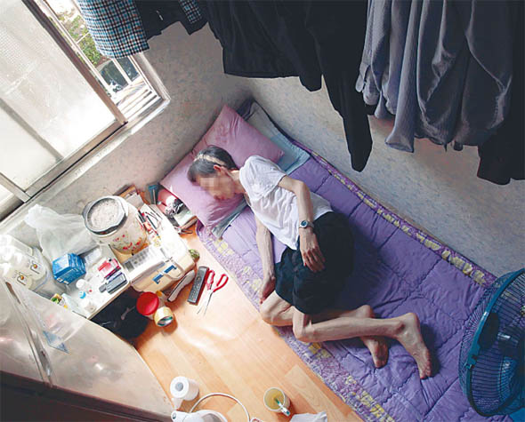 [언론]1평방에 살면서 수면제로 버티는 하루 썸네일 이미지