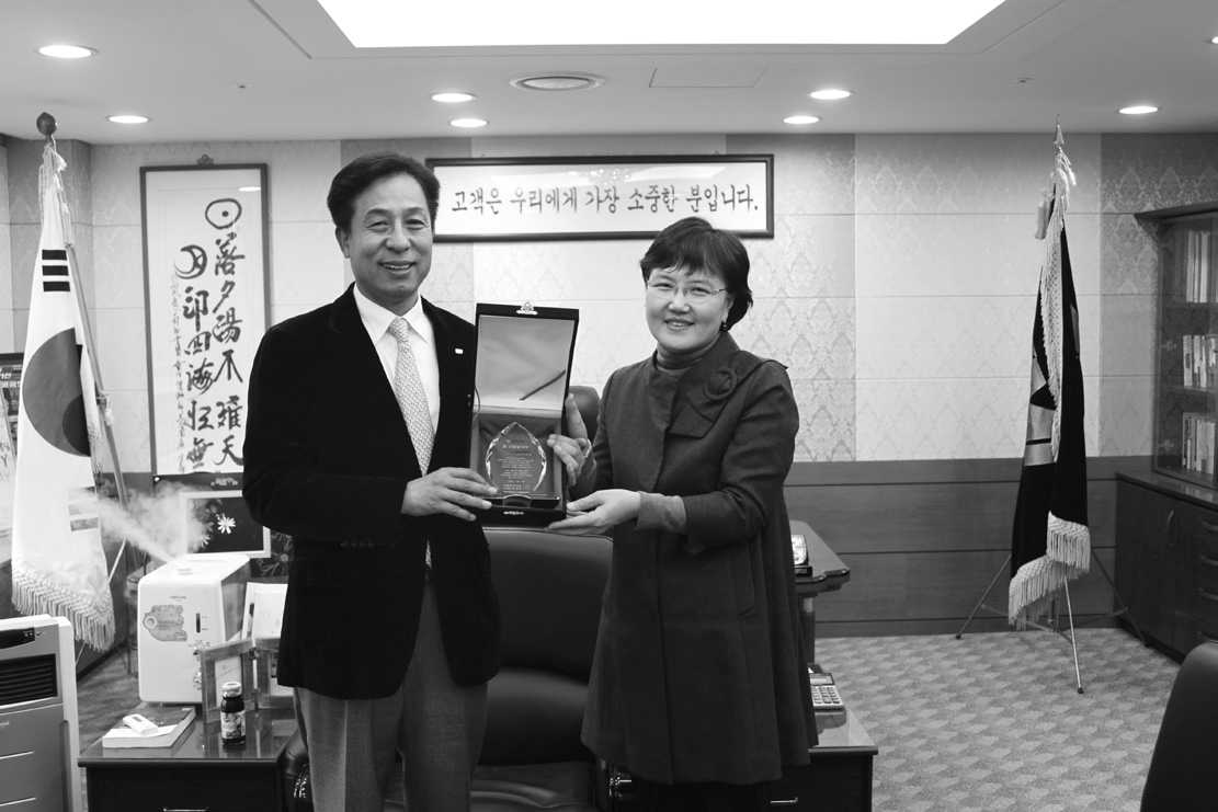 한국의학연구소(KMI) ‘공익활동가 건강권 지원’ 썸네일 이미지