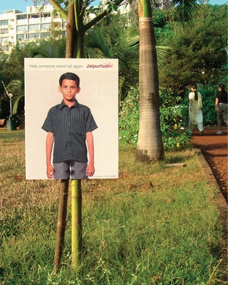 발 없는 마네킹 썸네일 이미지