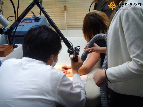 ‘청소년 문신 제거시술 및 자립지원’ 대상자들에게 묻다! 썸네일 이미지