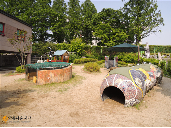 장애를 넘어, 누구나 놀 수 있는 ‘무장애 놀이터’ 썸네일 이미지