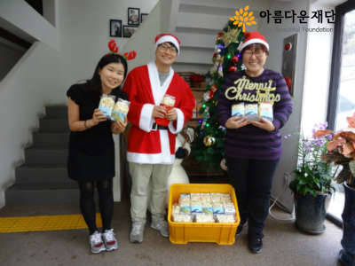 자원활동이 이어 준 인연 – 크리스마스 이브의 팝콘산타 썸네일 이미지