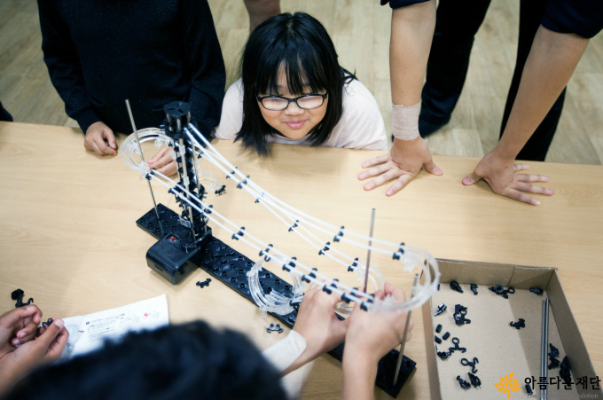 [2015 청자발] 과학하는 형아들, 정의롭고 공평한 세상을 꿈꾸다 ‘오픈소스’ 썸네일 이미지