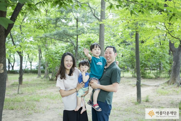 [돌기부] 행복이 쨍하게 반짝이는 나눔 풍경 썸네일 이미지