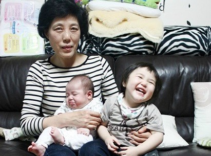 대를 잇는 나눔의 마음. ‘기부3代’ 최혜순 기부자님 썸네일 이미지