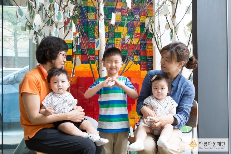 [돌기부] 첫돌의 아름다운 마음씨로 일생에 나눔을 꽃 피우다 썸네일 이미지