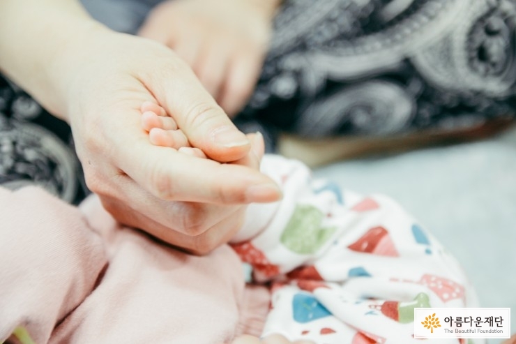 기적을 불러일으키는 소중한 법칙 – 신지수 이른둥이 이야기 썸네일 이미지