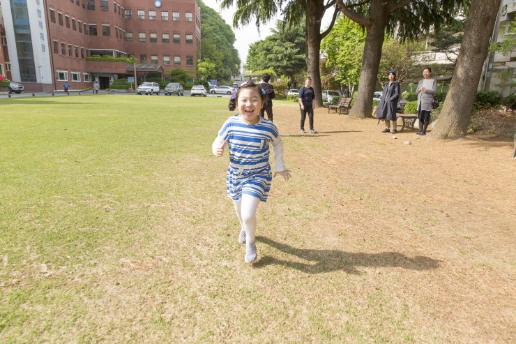 현이를 응원하는 사람들이 있다는 게 큰 힘이 돼요! – 이현 이른둥이 이야기 썸네일 이미지