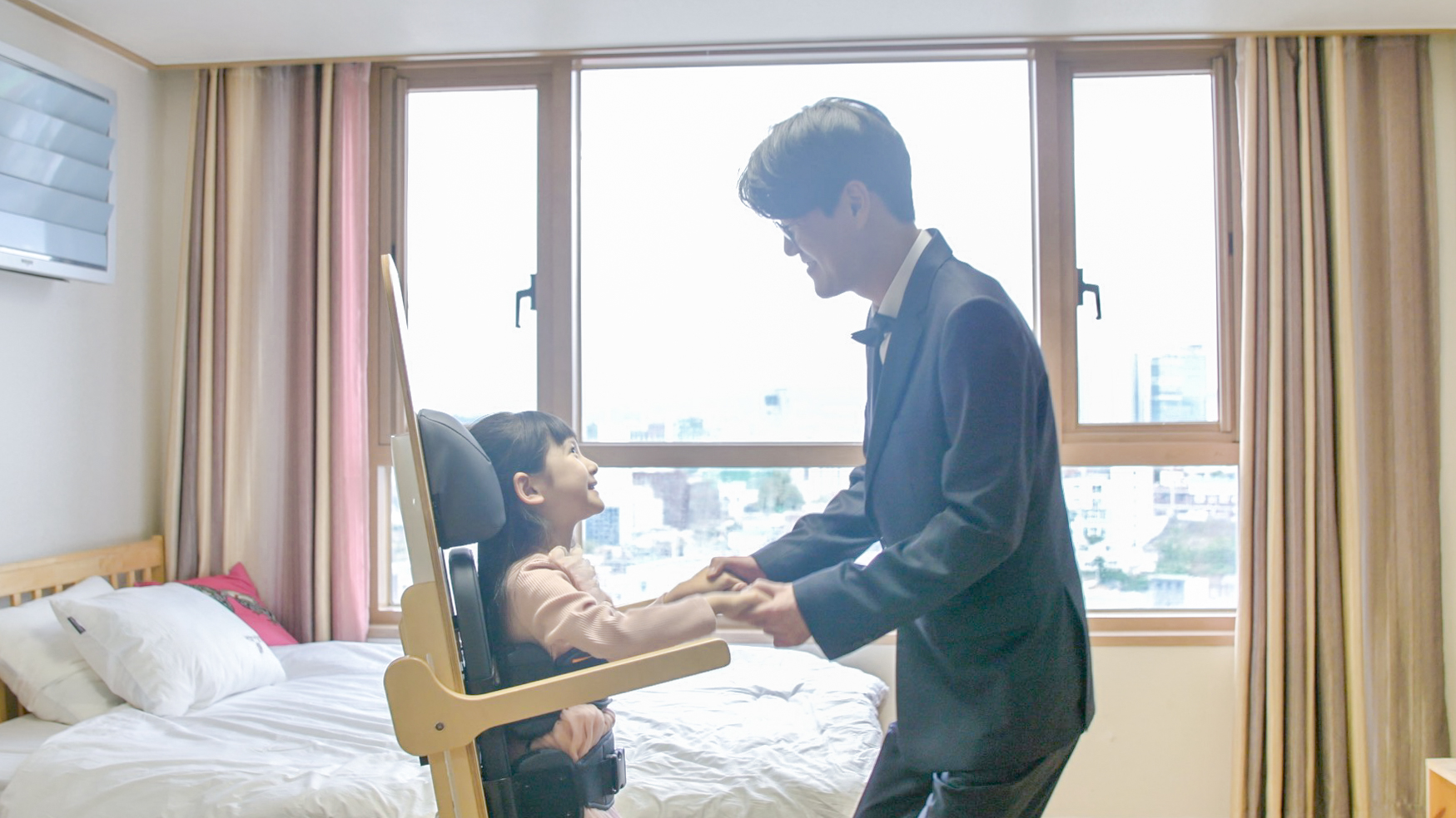 [두근두근 한 걸음] 미지의 세상으로 나아가는 장애아동을 응원합니다. 썸네일 이미지