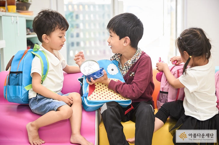 [이주아동 보육권리를 위한 지원사업] 이주아동을 함께 키우며 울고 웃던 3년간의 여정 – 1 썸네일 이미지