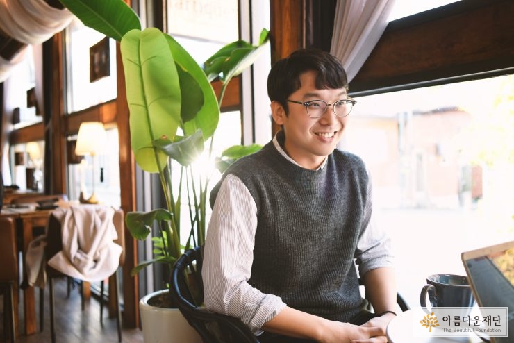 [2018 대학생 교육비 지원사업] 얼마나 불쌍한지 묻지 않는다. 꿈을 보니까 – 아동자립지원단 이석영 주임 썸네일 이미지