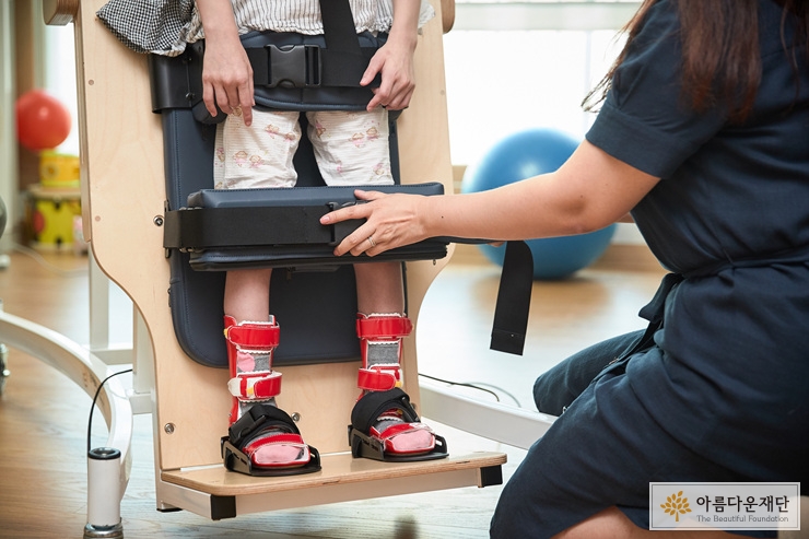 [장애아동청소년 맞춤형 보조기구 지원사업] 수많은 민우가 한 걸음 나아가도록 썸네일 이미지