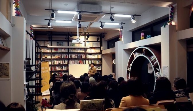 [마음을 잇는, 나눔산책] 6.박준 시인 -일상의 아름다운 장면을 기억하기 썸네일 이미지