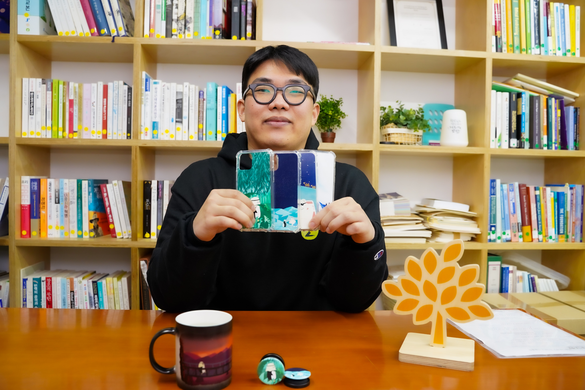 열여덟 어른 주경민, 자신을 둘러싼 세상을 이야기로 전하는 마음 썸네일 이미지