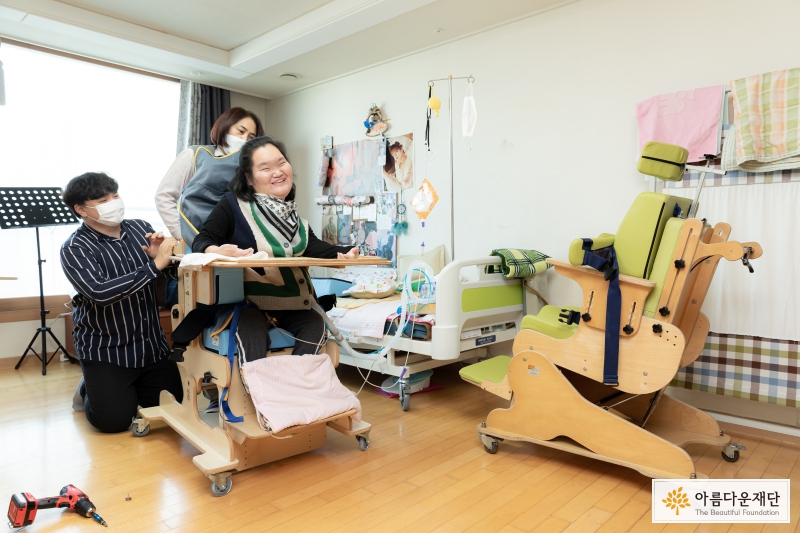 여성장애인 맞춤형 보조기기 지원사업 “제 시가 남의 고통을 안아줄 수 있으면 좋겠어요.” 썸네일 이미지