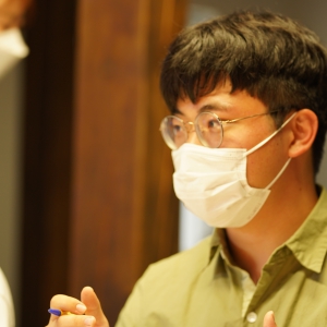 열여덟 어른 박강빈 캠페이너가 자립준비에 대해 설명하고 있는 모습