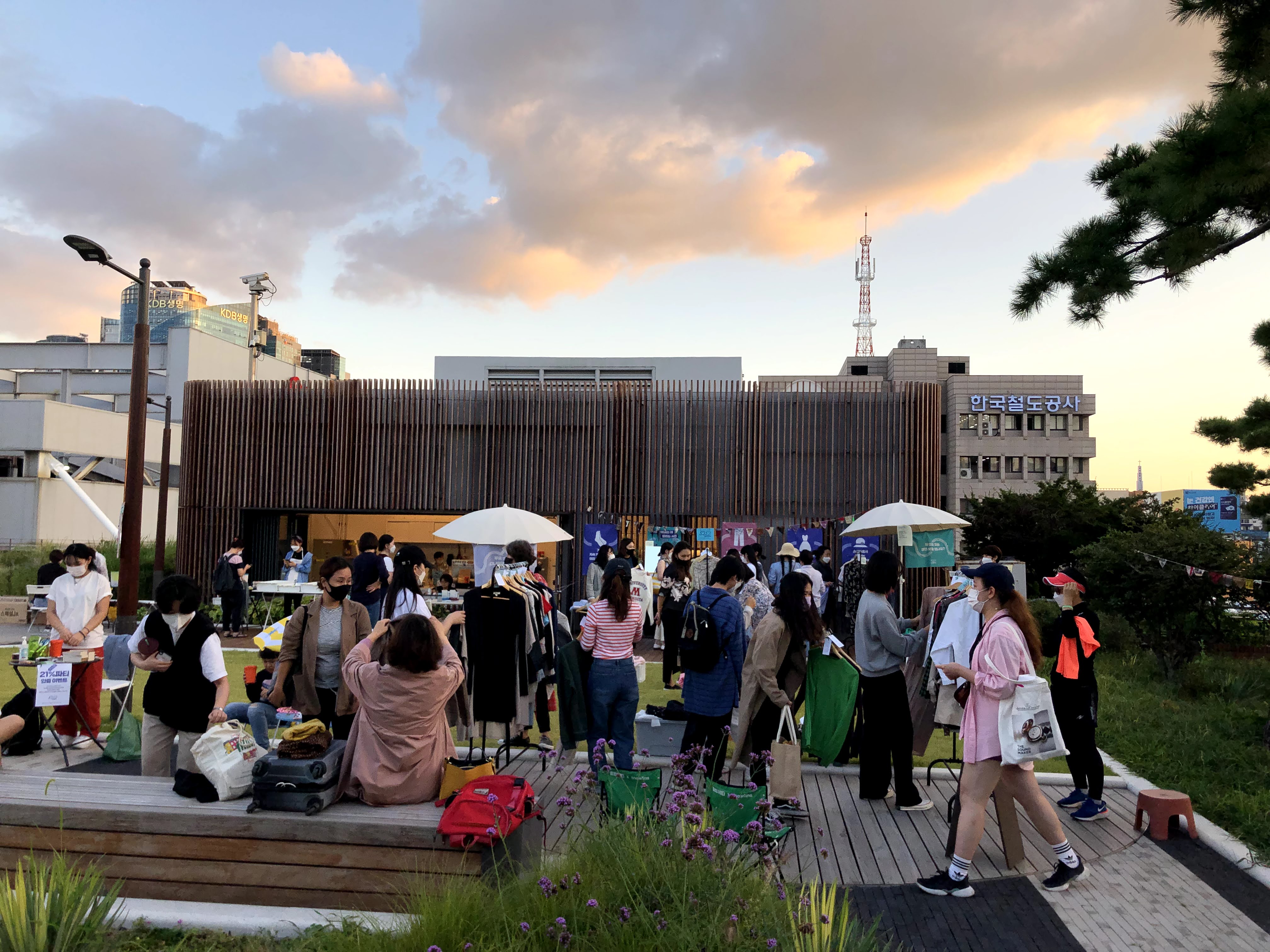 [다시입다연구소] 패션 소비문화 대전환 프로젝트 ‘21% 파티’ 썸네일 이미지