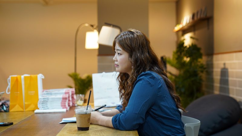 ‘완벽이 온다’ 이지애 작가 인터뷰 – 자신만의 ‘완벽’을 찾아 나가는 청년들을 향한 응원 썸네일 이미지