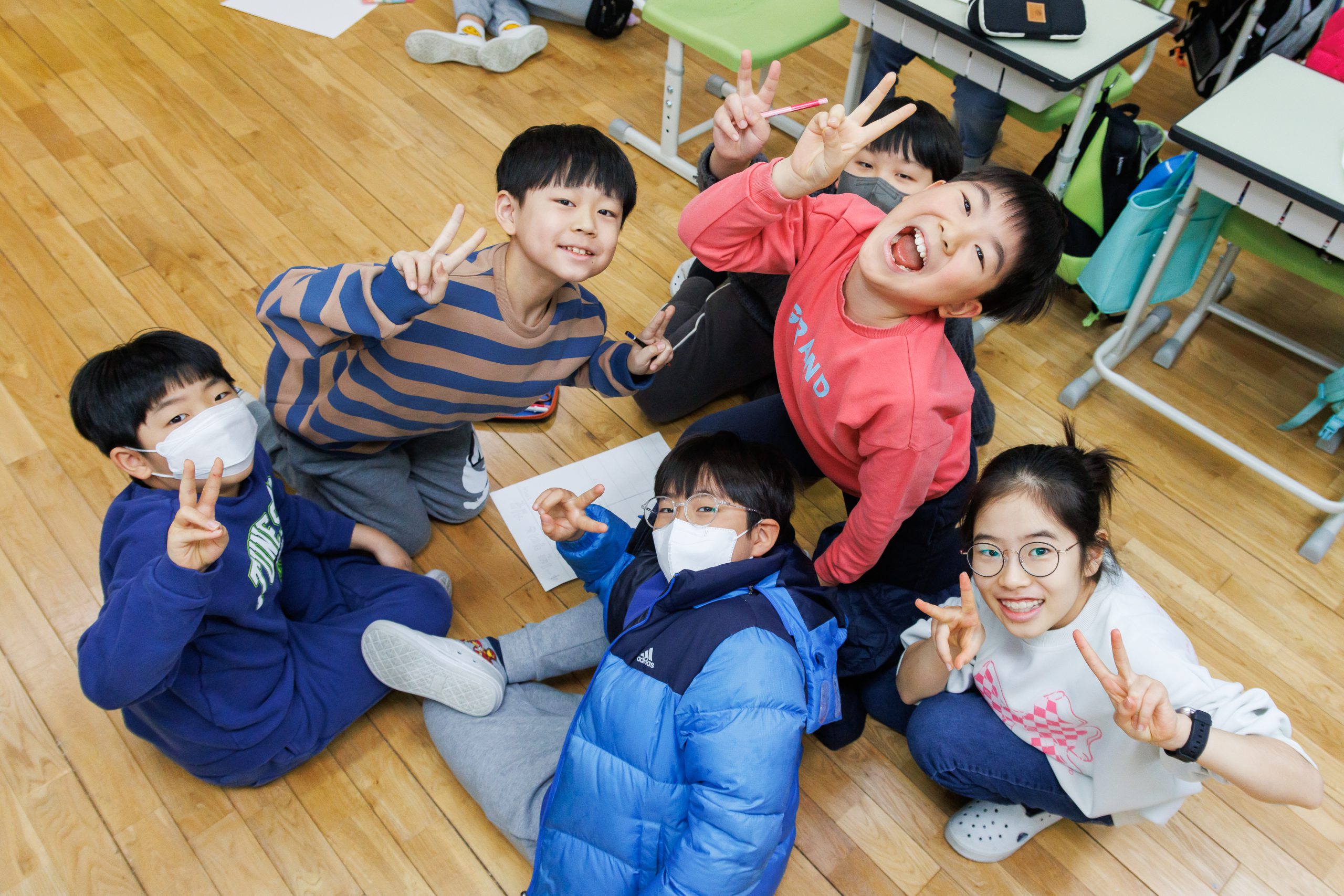 어린이가 묻습니다. “안전한 지우개 있나요?” ② 어린이와 선생님 썸네일 이미지