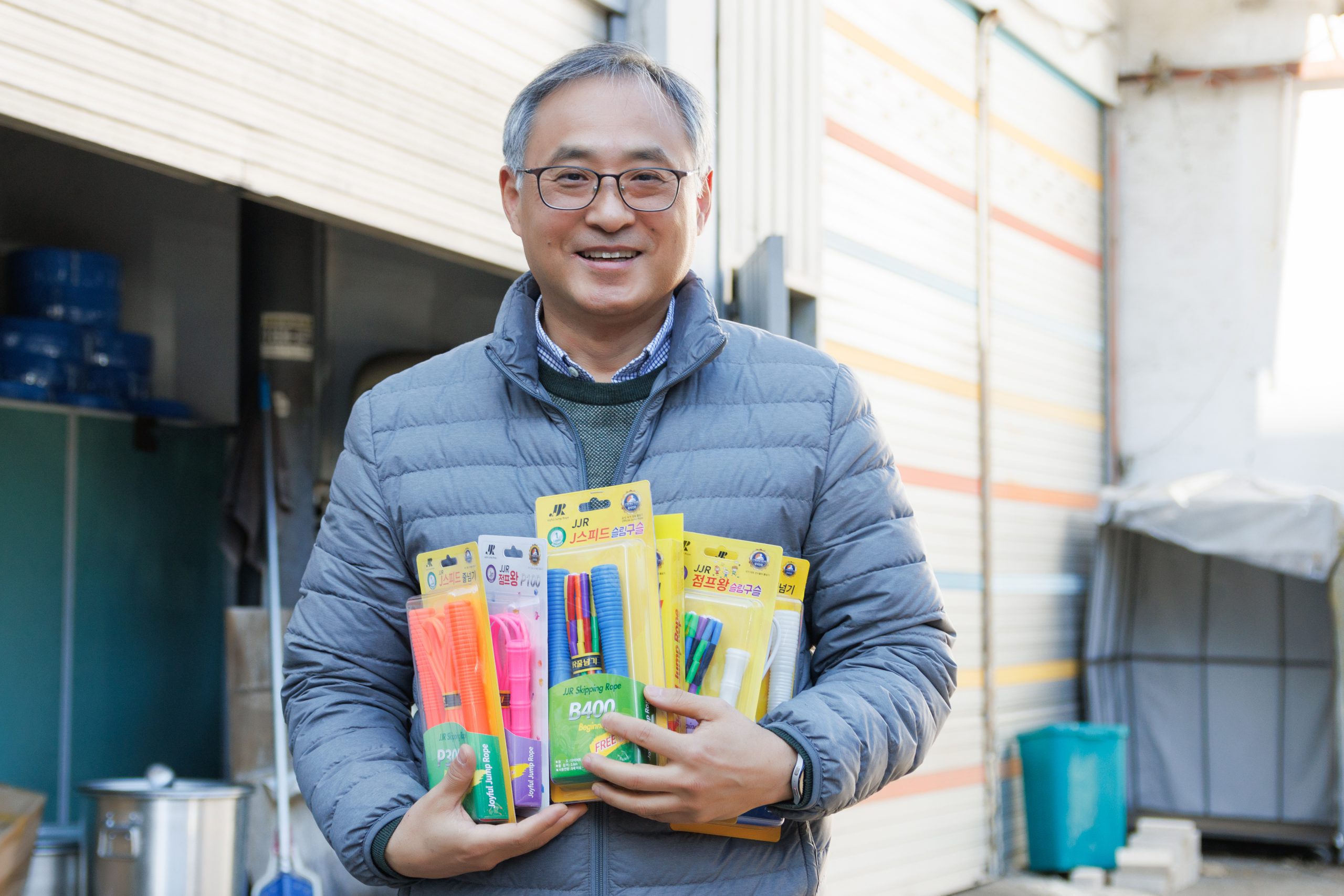 어린이가 묻습니다. “안전한 지우개 있나요?” ① 줄넘기 업체 사장님 썸네일 이미지