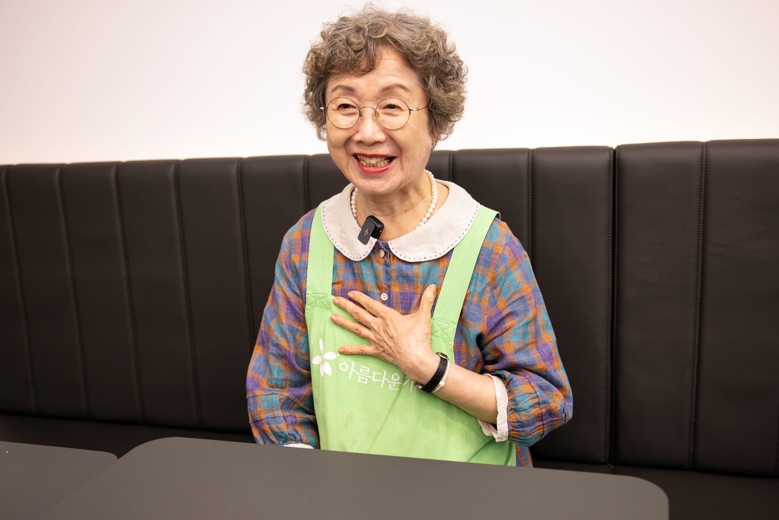 김혜숙 기부회원이 밝은 표정을 자신의 기대와 바람을 이야기하고 있다.