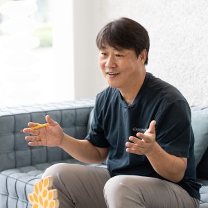임현택 기부회원이 밝은 표정으로 자신의 기대와 바람을 이야기하고 있다.