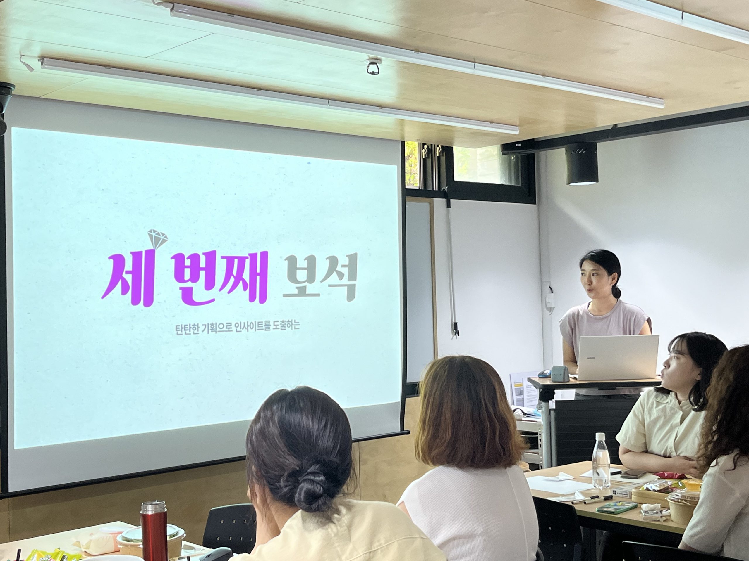 내 일의 이야기가 누군가의 배움이 되는 곳 썸네일 이미지