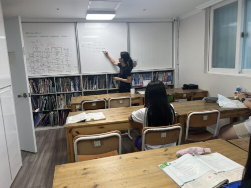 그 동네 꼬마, 센터 선생님으로 돌아오다!