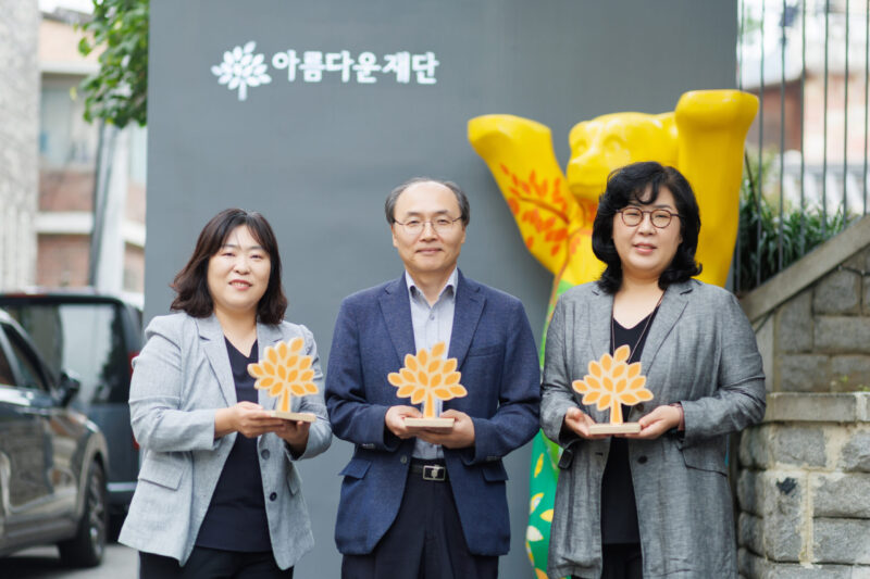 21년 간 아동, 청소년을 바라본 어른들이 있다 썸네일 이미지