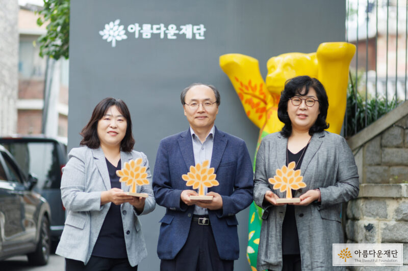 21년 간 아동, 청소년을 바라본 어른들이 있다 썸네일 이미지