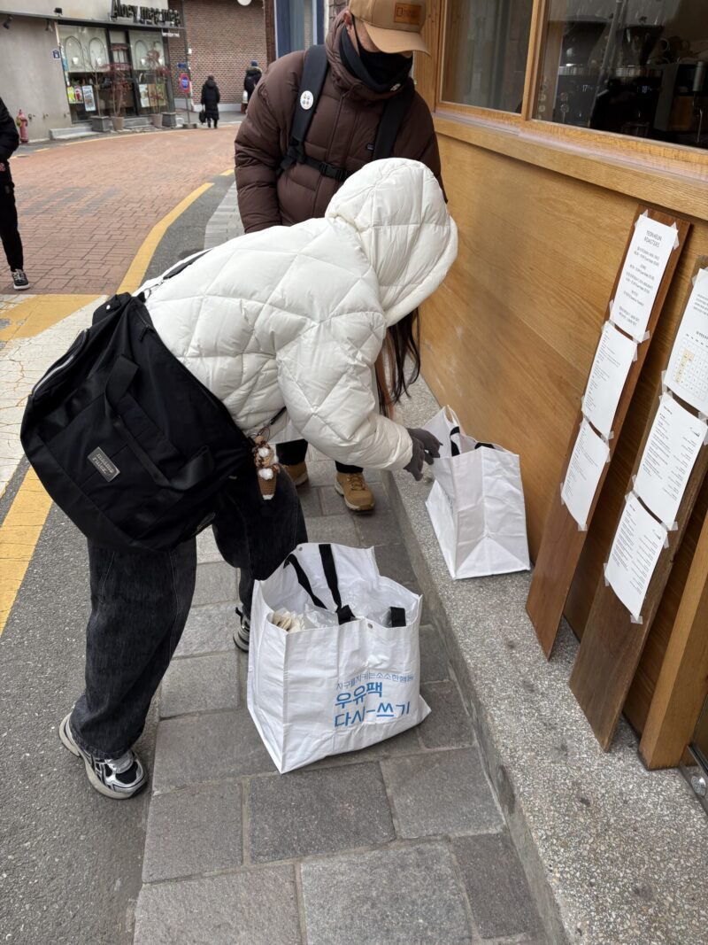 월수금 10시, 서촌 핫플 카페를 두드리는 사람들 썸네일 이미지