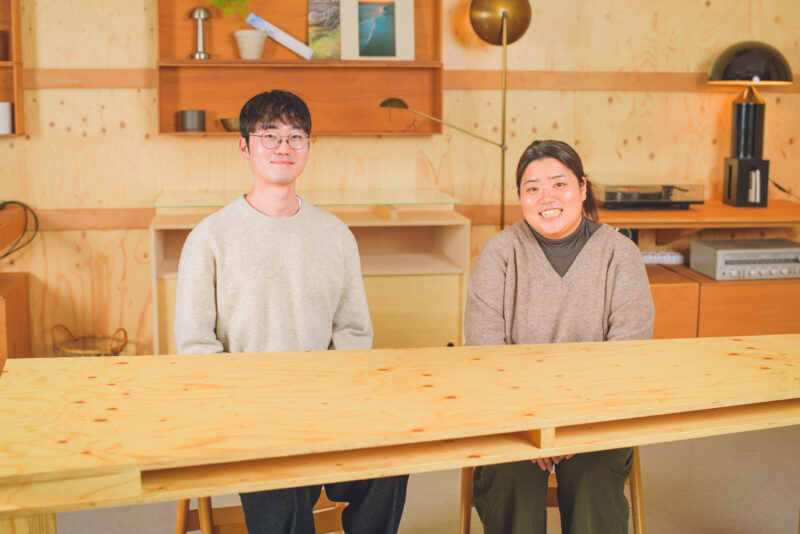 힘들 때 돌아보고 싶은 핀처럼, 함께 걷는 운동화처럼 썸네일 이미지